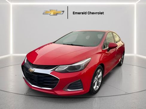 Used 2019 Chevrolet Cruze Premier FWD image 2