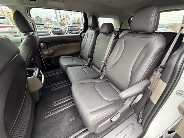 Used 2026 Kia Carnival LXS FWD image 10