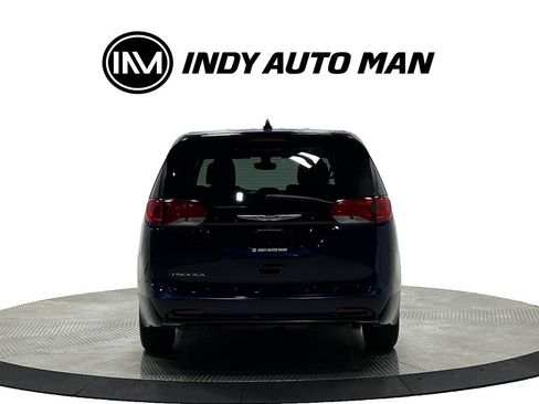 Used 2017 Chrysler Pacifica Touring w/ Tire & Wheel Group FWD image 5