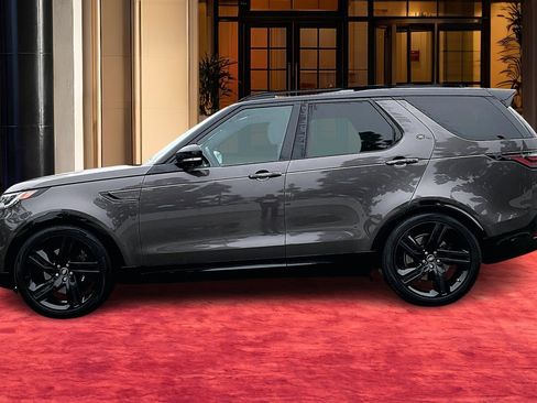 Used 2024 Land Rover Discovery Metropolitan Edition image 14