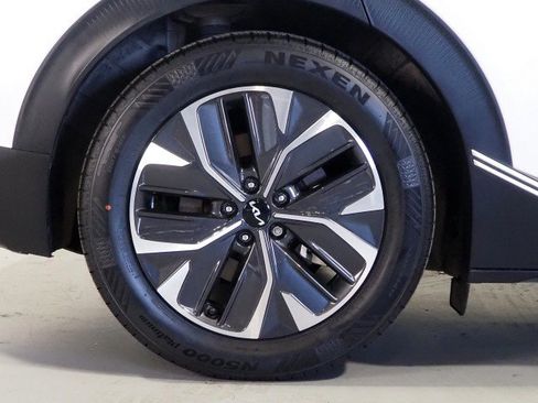 Used 2024 Kia EV6 Light RWD image 46