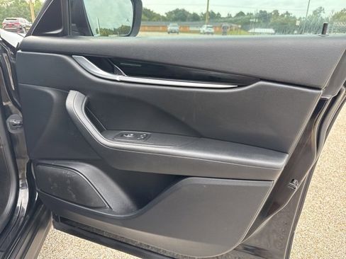 Used 2018 Maserati Levante image 27
