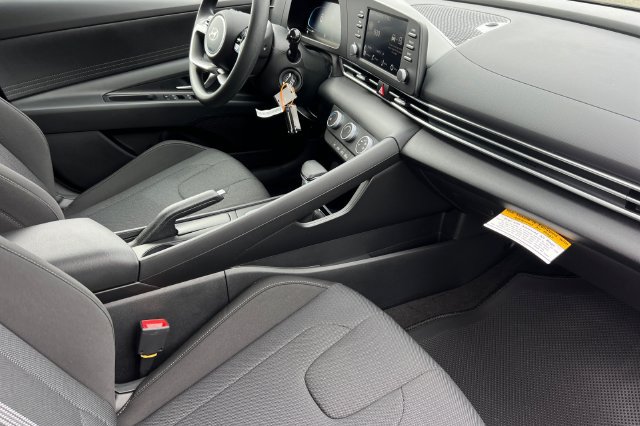 New 2026 Hyundai Elantra SE FWD image 14