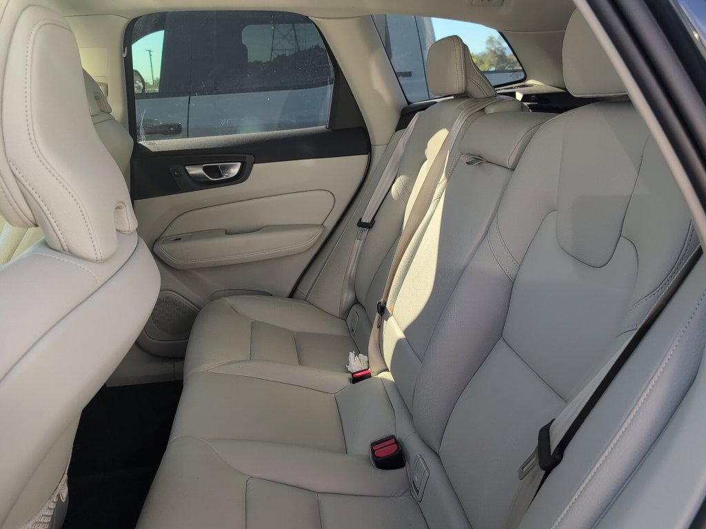 Used 2024 Volvo XC60 B5 Plus AWD/4WD image 9