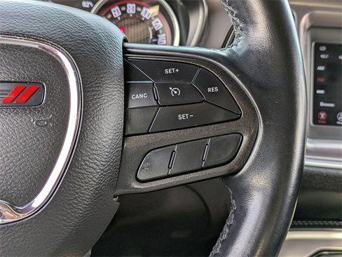 Used 2022 Dodge Challenger SXT image 23