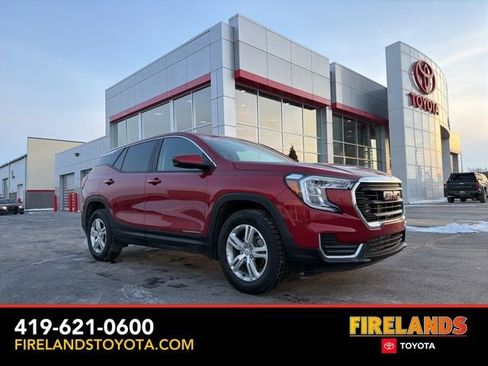 Used 2024 GMC Terrain SLE w/ LPO, Floor Liner Package image 1