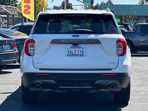 Certified 2022 Ford Explorer XLT w/ Equipment Group 202A AWD/4WD image 30