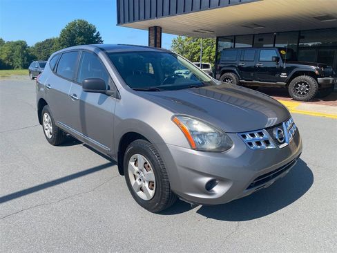 Used 2014 Nissan Rogue S FWD image 1
