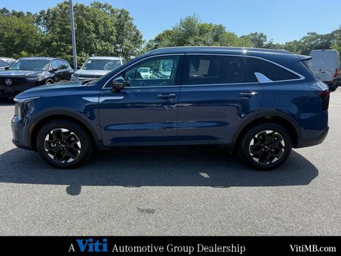 Used 2025 Kia Sorento S FWD image 5