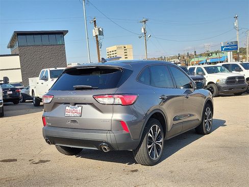 Used 2021 Ford Escape SE w/ SE Sport Appearance Package image 5