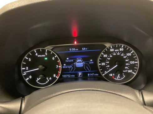 Used 2021 Nissan Altima 2.5 SV image 2