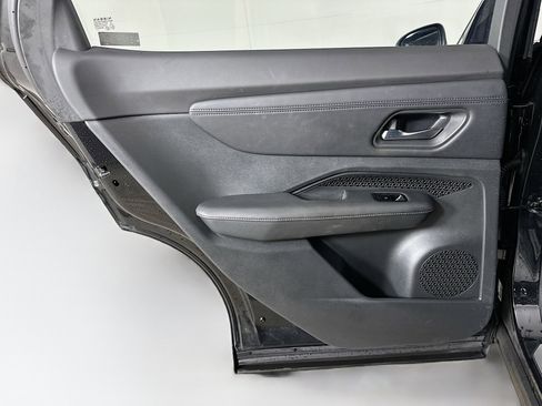 Used 2024 Nissan Ariya AWD image 27