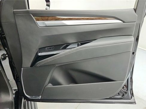 Certified 2025 Cadillac Escalade ESV Sport Platinum w/ LPO, ONYX Package image 23