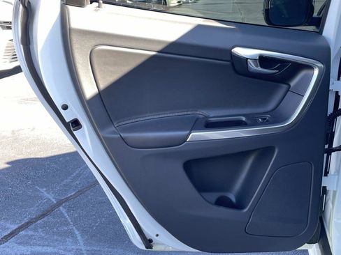 Used 2017 Volvo XC60 T5 Dynamic w/ Preferred Option Package image 11
