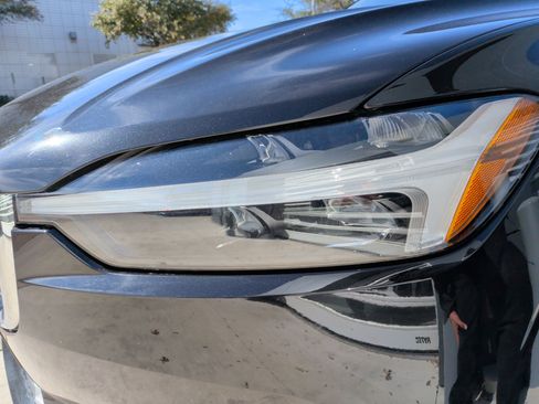 Used 2021 Volvo XC60 T5 Momentum image 6