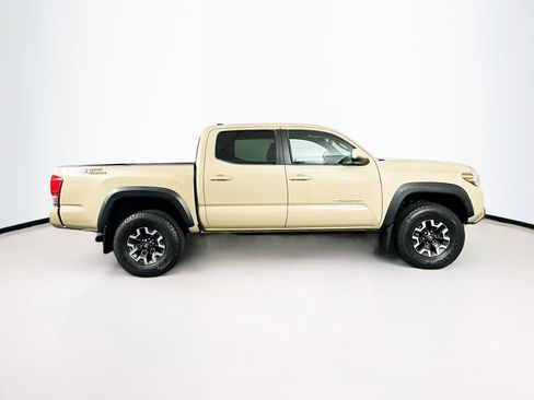 Used 2016 Toyota Tacoma TRD Off-Road image 10