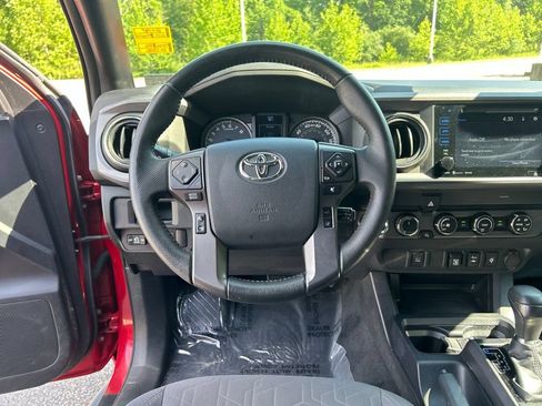 Used 2019 Toyota Tacoma TRD Off-Road AWD/4WD image 13