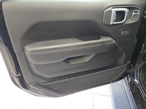Used 2020 Jeep Gladiator Overland AWD/4WD image 17