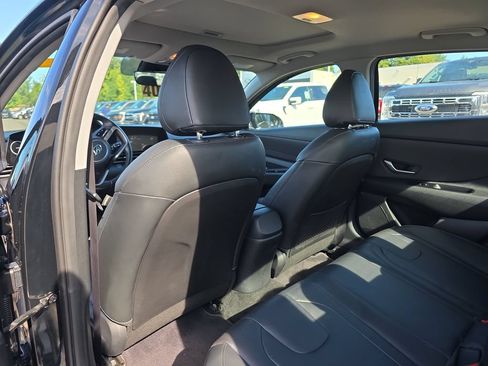 Used 2023 Hyundai Elantra Limited FWD image 17