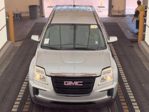 Used 2016 GMC Terrain SLE FWD image 2