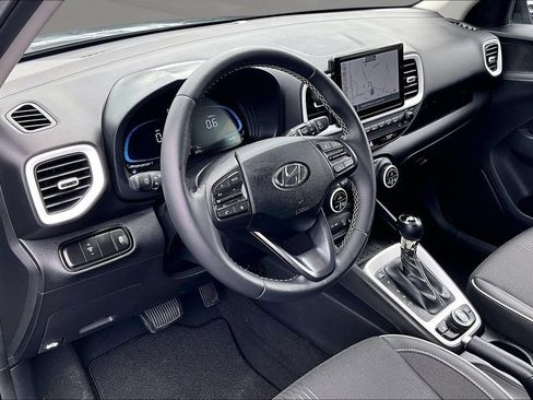 Used 2025 Hyundai Venue Limited FWD image 14