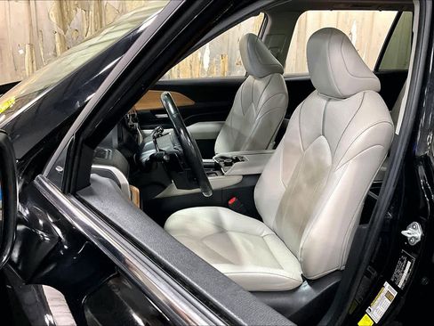 Used 2024 Toyota Grand Highlander Platinum image 7