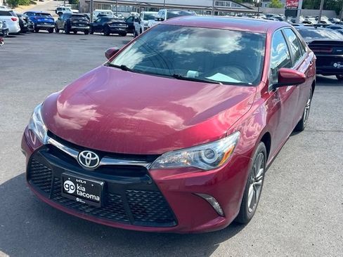 Used 2016 Toyota Camry SE w/ Moonroof Package FWD image 5