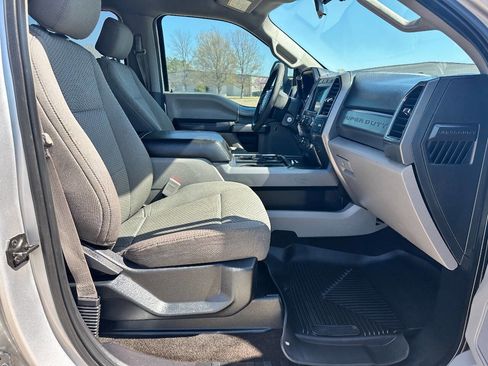 Used 2018 Ford F250 XLT w/ XLT Premium Package image 32