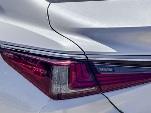 Used 2021 Lexus ES 350 w/ Accessory Package FWD image 10