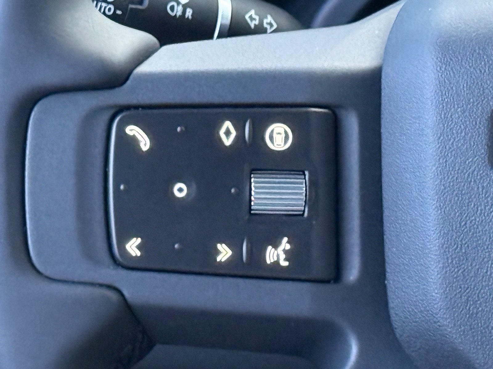 New 2026 Land Rover Defender 110 X-Dynamic SE AWD/4WD image 30