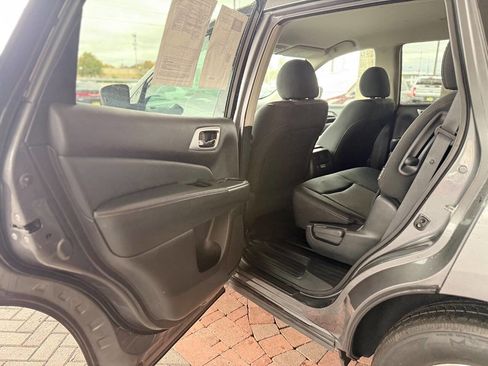 Used 2020 Nissan Pathfinder SV image 27