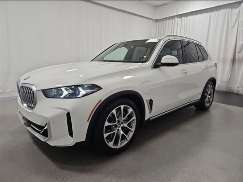 Used 2024 BMW X5 xDrive50e w/ Climate Comfort Package image 3