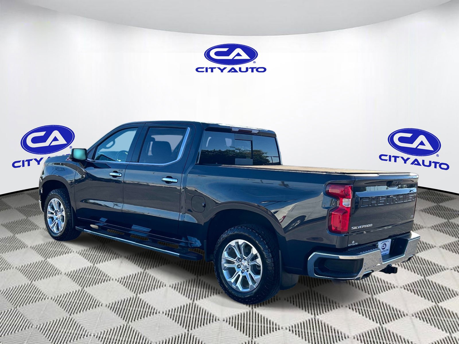 Used 2024 Chevrolet Silverado 1500 LTZ AWD/4WD image 5