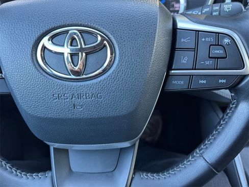 Used 2022 Toyota Highlander XLE image 30