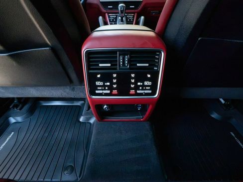 Used 2022 Porsche Cayenne GTS AWD/4WD image 18