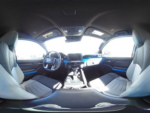 Used 2025 Toyota Tacoma TRD Off-Road image 38