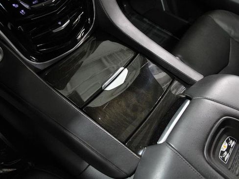 Used 2020 Cadillac Escalade ESV Platinum w/ Escalade Sport Edition image 18