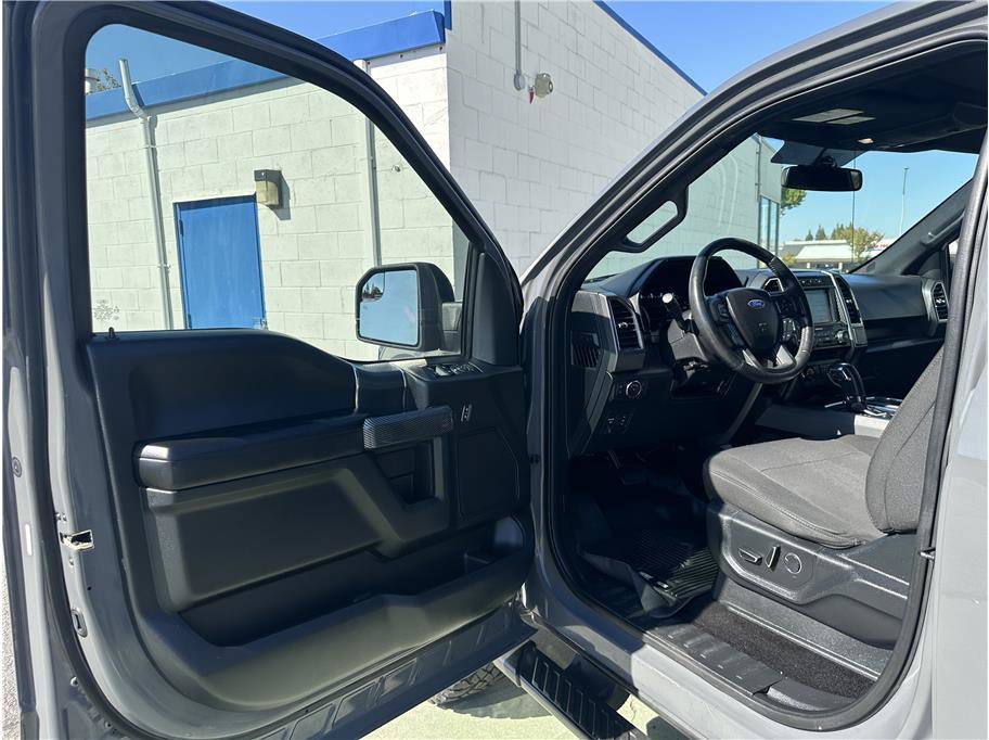 Used 2018 Ford F150 XLT w/ Equipment Group 302A Luxury AWD/4WD image 16