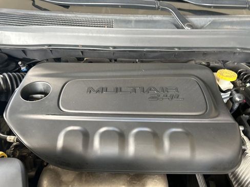 Used 2019 Jeep Cherokee Latitude Plus image 11