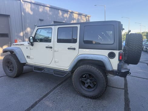 Used 2011 Jeep Wrangler Unlimited Rubicon w/ Connectivity Group AWD/4WD image 2