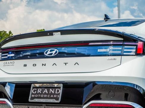 Certified 2025 Hyundai Sonata SEL FWD image 14