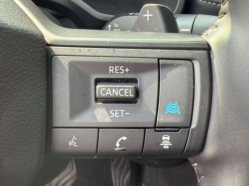 Used 2025 Nissan Rogue SV FWD image 17