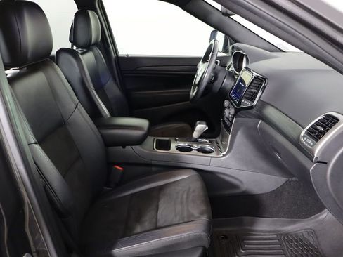 Used 2020 Jeep Grand Cherokee Laredo w/ Laredo X Package RWD image 18