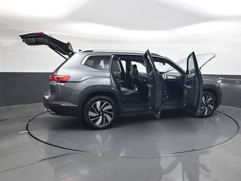 Used 2024 Volkswagen Atlas SEL AWD/4WD image 40