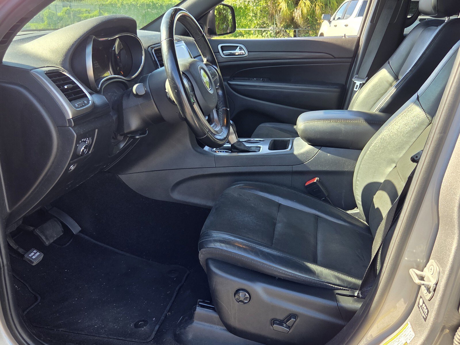 Used 2021 Jeep Grand Cherokee Laredo X RWD image 9