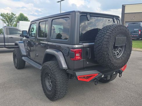 Used 2018 Jeep Wrangler Unlimited Sahara AWD/4WD image 5