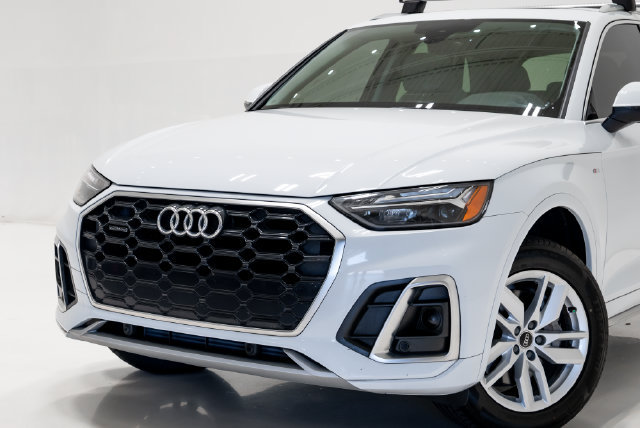 Used 2023 Audi Q5 2.0T Premium w/ Convenience Package AWD/4WD image 2