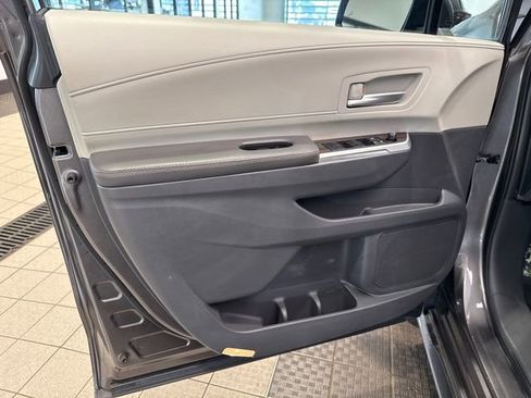 Used 2023 Toyota Sienna XLE w/ XLE Plus Package image 11