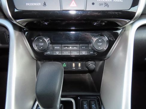 Used 2022 Mitsubishi Eclipse Cross SE image 22