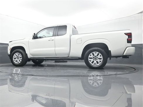 Used 2023 Nissan Frontier SV w/ Technology Package image 9